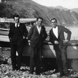Carlo Roggero (a sinistra), sul litorale arenzanese
(1927)